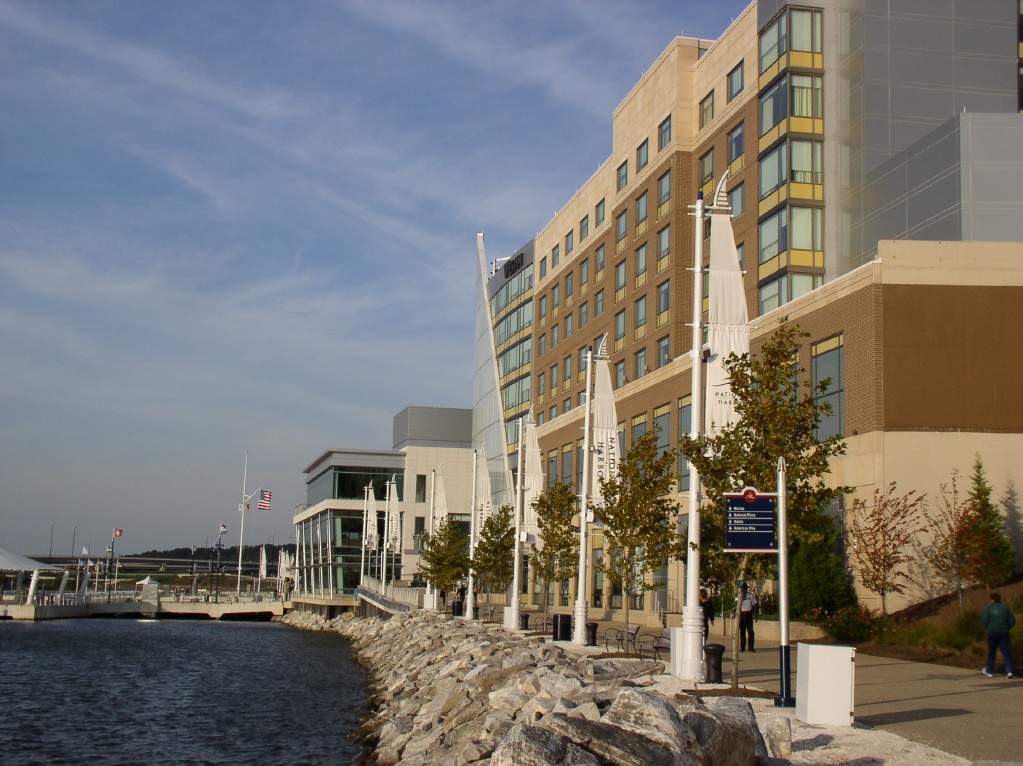 Nat. Harbor Shore walk